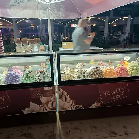 Sunny Apartment, Kokiche - White Building Liliya