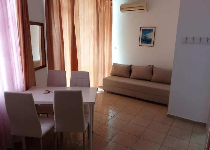 Sunny Apartment, Kokiche - White Building Liliya 阳光海滩
