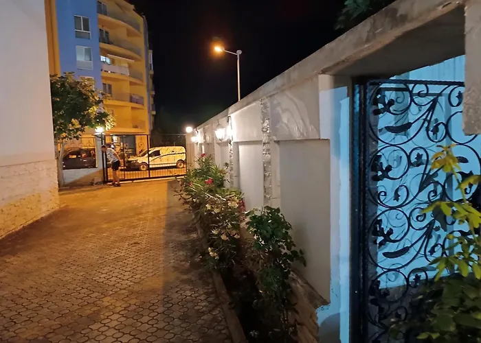 Sunny Apartment, Kokiche - White Building Liliya 公寓 阳光海滩