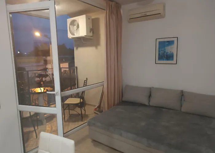 Sunny Apartment, Kokiche - White Building Liliya 公寓 阳光海滩