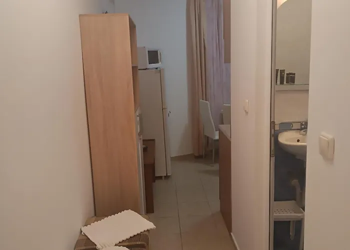 Sunny Apartment, Kokiche - White Building Liliya 公寓 阳光海滩