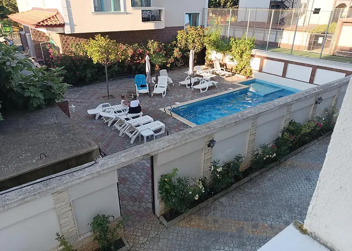 公寓 Sunny Apartment, Kokiche - White Building Liliya