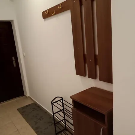 Sunny Apartment, Kokiche - White Building Liliya アパート *