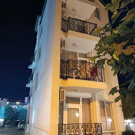 Sunny Apartment, Kokiche - White Building Liliya * Солнечный берег