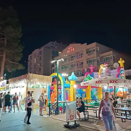 アパート Sunny Apartment, Kokiche - White Building Liliya *