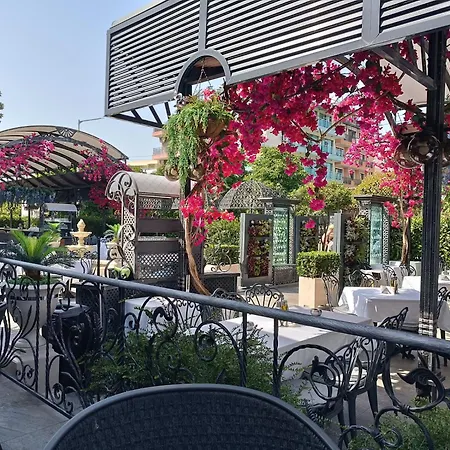 アパート Sunny Apartment, Kokiche - White Building Liliya サニービーチ