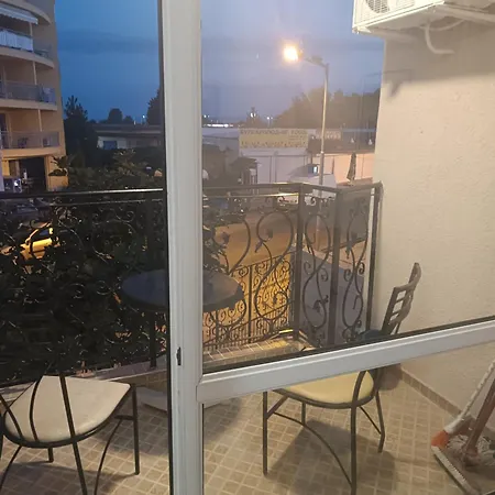 Sunny Apartment, Kokiche - White Building Liliya * サニービーチ