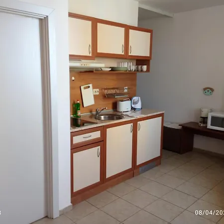 公寓 Sunny Apartment, Kokiche - White Building Liliya *