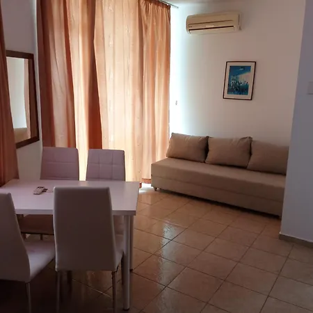 Sunny Apartment, Kokiche - White Building Liliya 阳光海滩