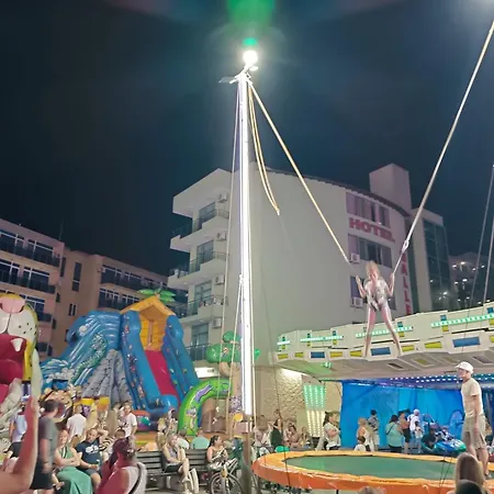 Sunny Apartment, Kokiche - White Building Liliya 公寓 阳光海滩