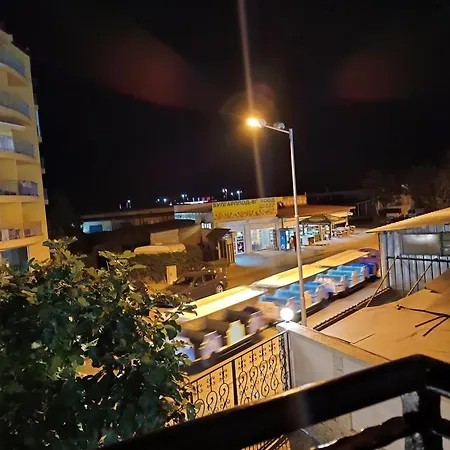 公寓 Sunny Apartment, Kokiche - White Building Liliya