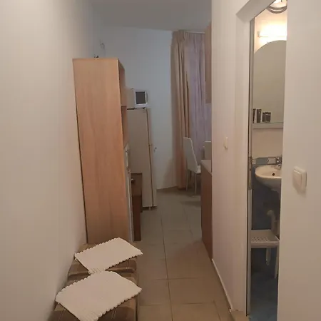 Sunny Apartment, Kokiche - White Building Liliya 公寓 阳光海滩