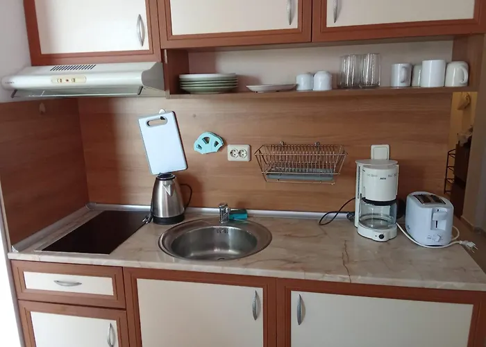 Apartamento Sunny Apartment, Kokiche - White Building Liliya