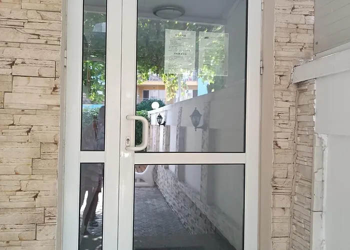 Sunny Apartment, Kokiche - White Building Liliya