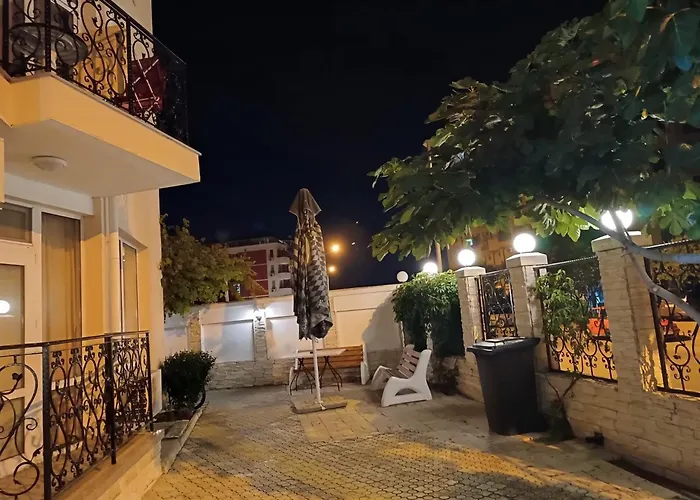 Sunny Apartment, Kokiche - White Building Liliya *