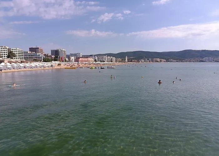 Sunny Apartment, Kokiche - White Building Liliya Apartamento