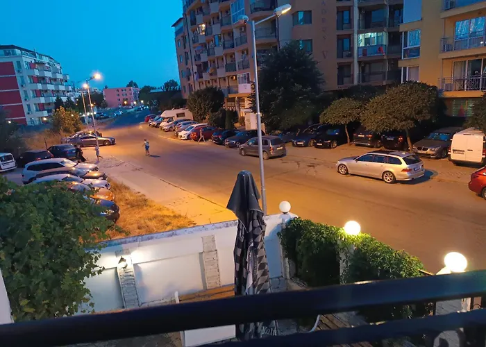 Apartamento Sunny Apartment, Kokiche - White Building Liliya