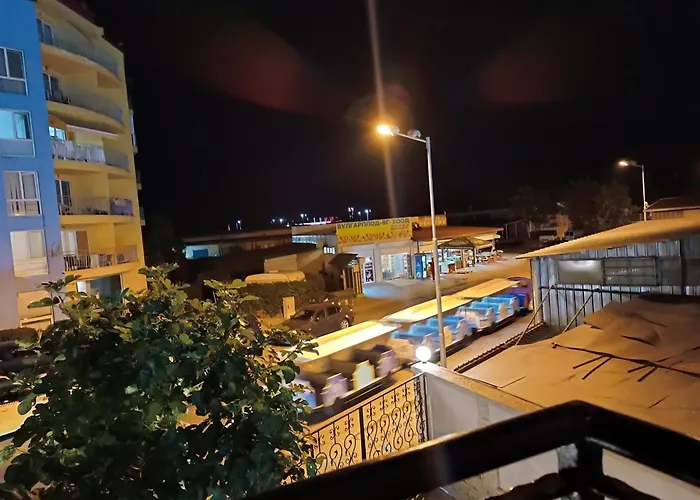 Apartamento Sunny Apartment, Kokiche - White Building Liliya