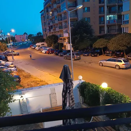 公寓 Sunny Apartment, Kokiche - White Building Liliya