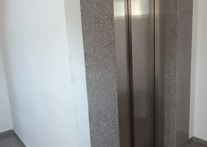 Sunny Apartment, Kokiche - White Building Liliya 公寓 阳光海滩