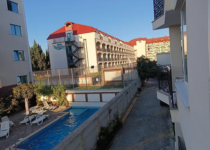 Sunny Apartment, Kokiche - White Building Liliya * 阳光海滩